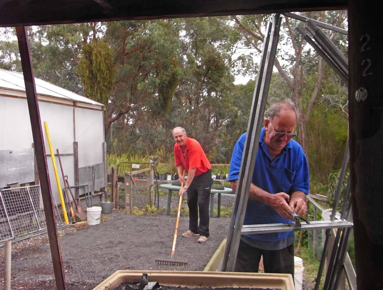 Lee prepares the ground, Noel, unpacks